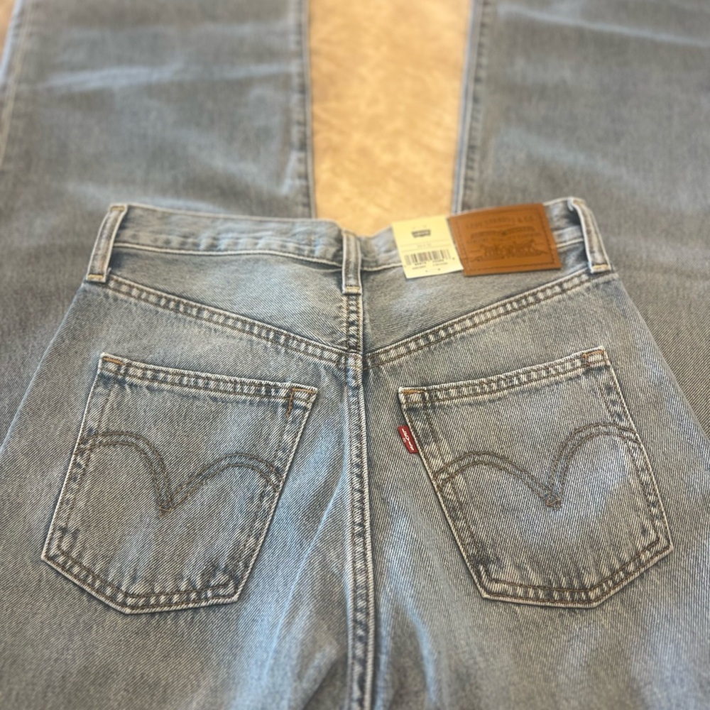 NWT!! Levi’s Ribcage Wide Leg Jean. Size 26x32. Far and Wide- Light Wash. - Picture 6 of 7